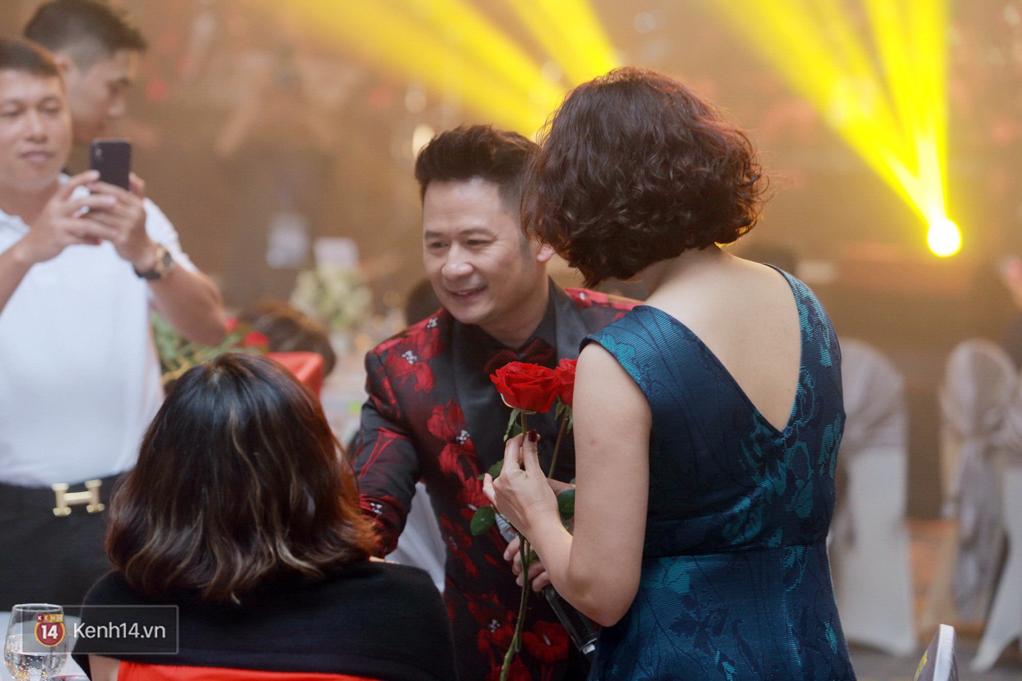 Bằng Kiều liên tục xin lỗi khán giả vì gặp sự cố mất giọng ngay trước đêm diễn